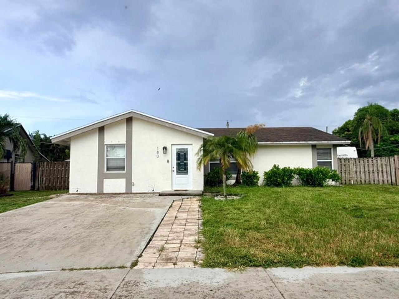180 Sw 32nd Ter - Photo 5 of 12
