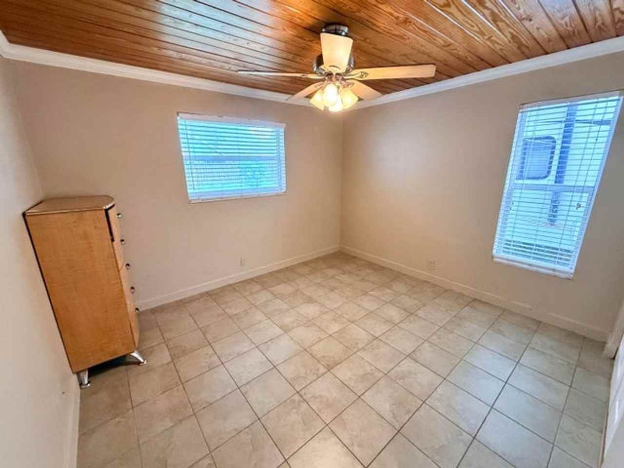 180 Sw 32nd Ter - Photo 7 of 12