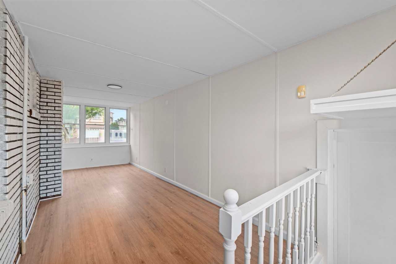 2215 N Wood Ave - Photo 3 of 42