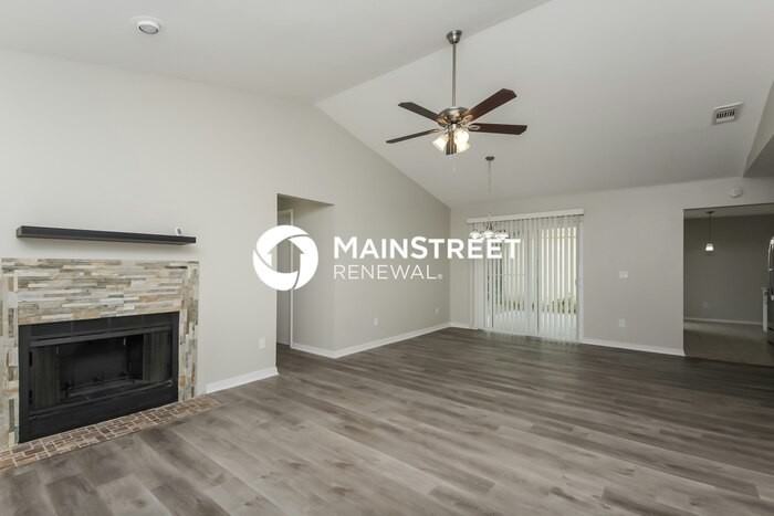 7624 Lakeside Woods Dr - Photo 5 of 16