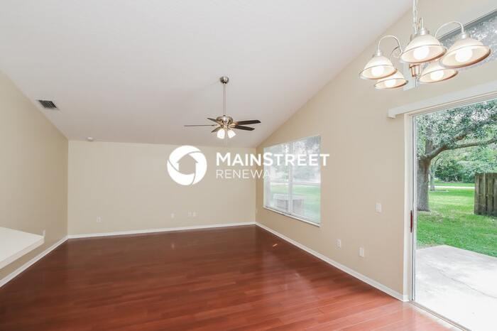475 Sedgewood Cir - Photo 4 of 16