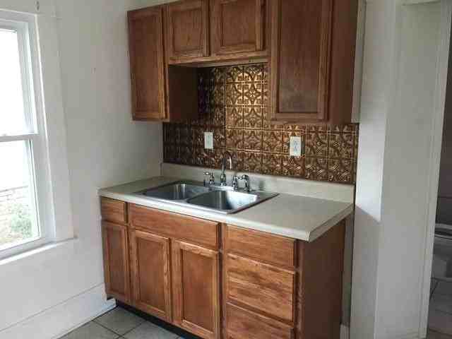 105 Hillcrest Dr - Photo 2 of 7