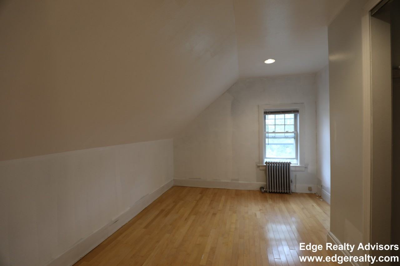 19 Lothrop St #2 - Photo 5 of 10