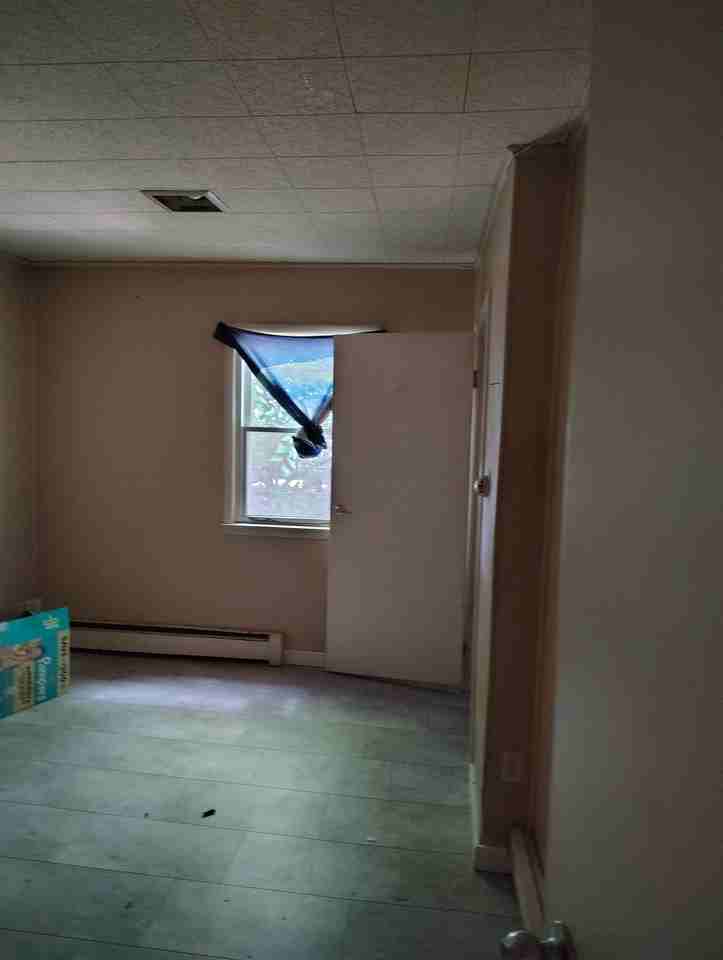 631 6th Ave #1stFL - Photo 6 of 9