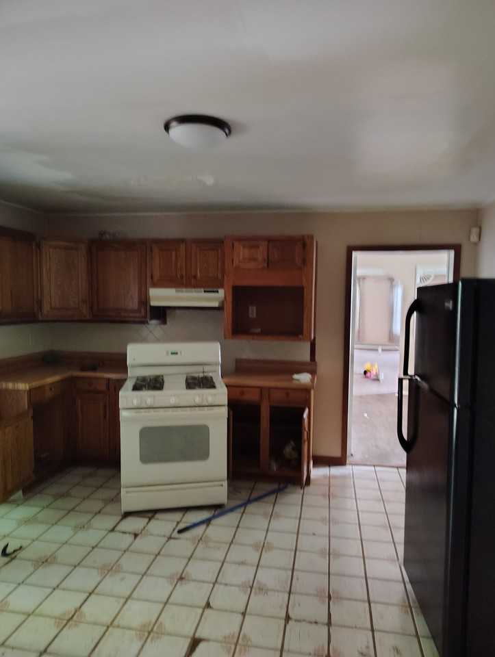 631 6th Ave #1stFL - Photo 7 of 9
