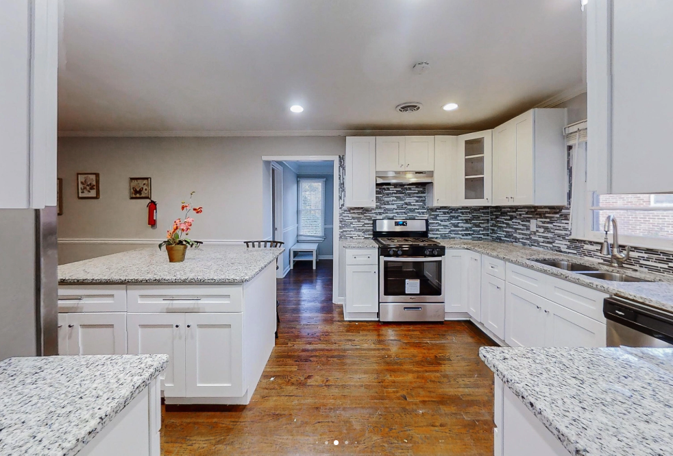 686 Aline Dr Nw #8 - Photo 4 of 6