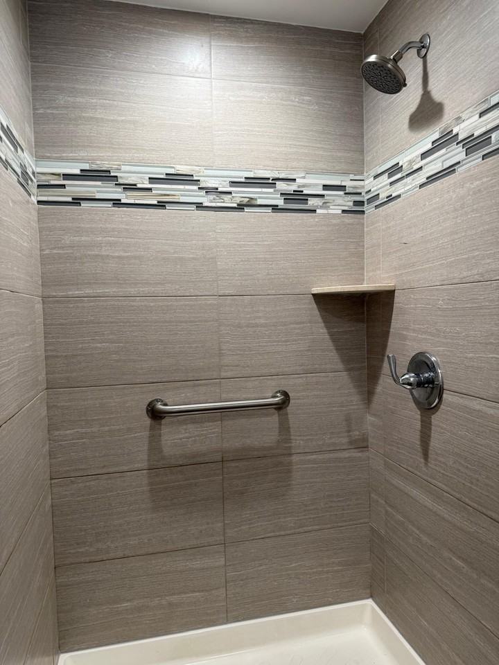 628 Grove St #4 - Photo 3 of 7