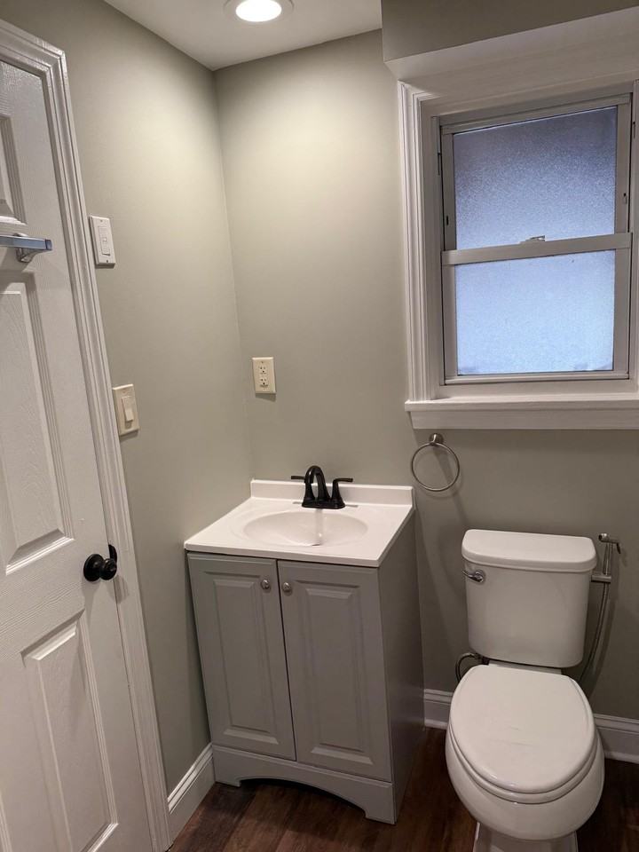 628 Grove St #4 - Photo 5 of 7