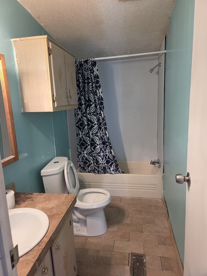 469 W Clark St #NA - Photo 3 of 10