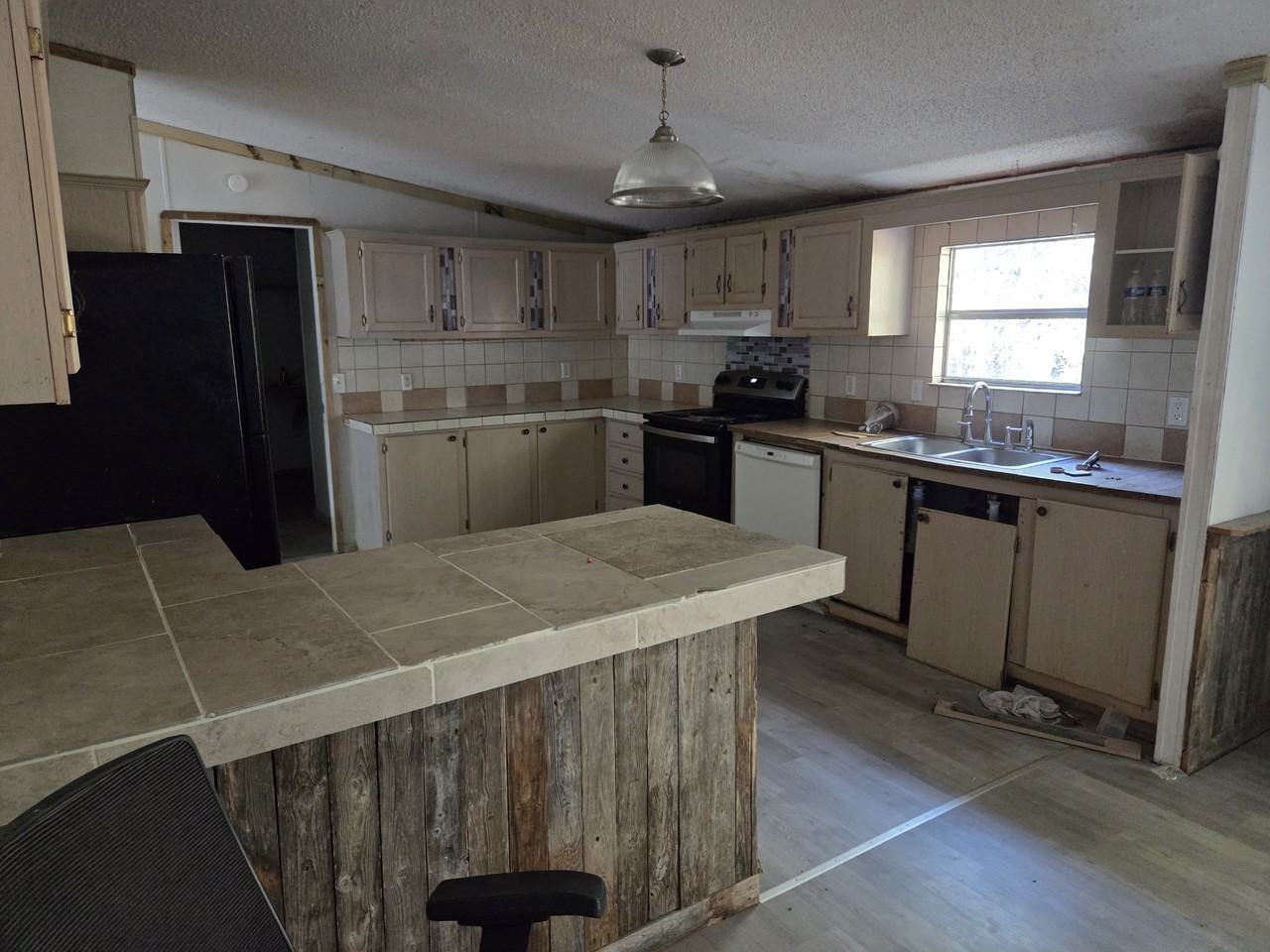 469 W Clark St #NA - Photo 5 of 10