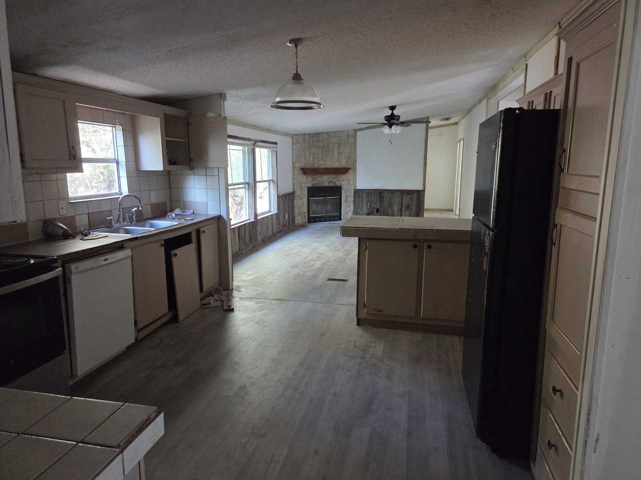 469 W Clark St #NA - Photo 6 of 10