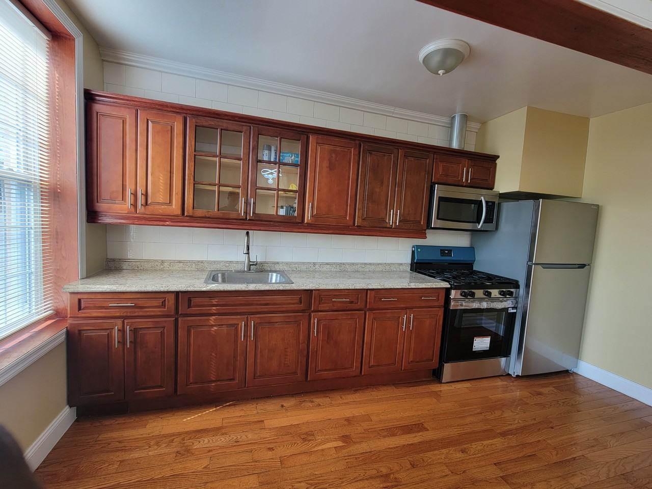 214 Moffat St #2 - Photo 3 of 11