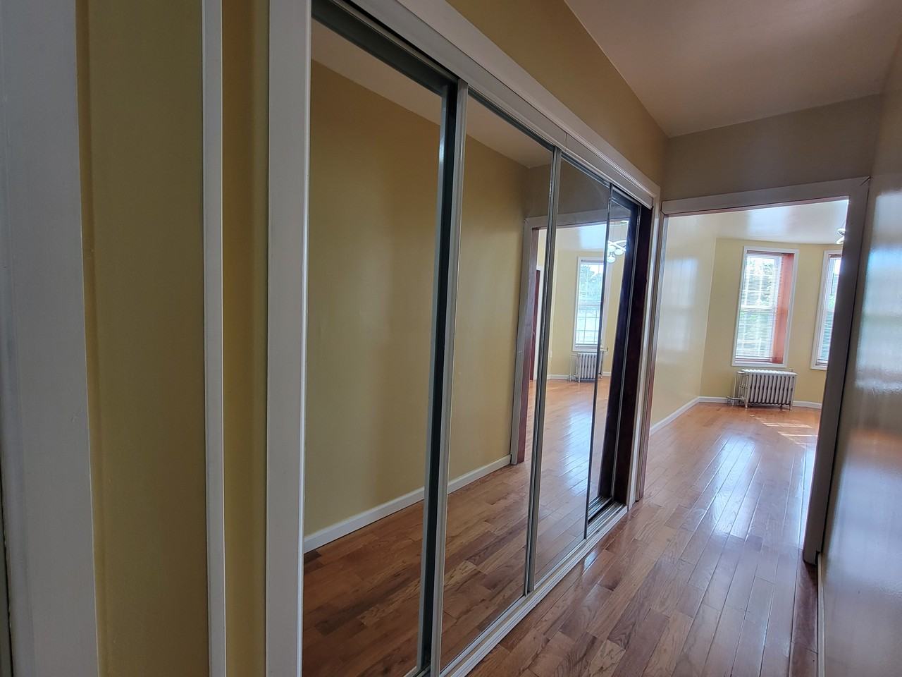 214 Moffat St #2 - Photo 5 of 11
