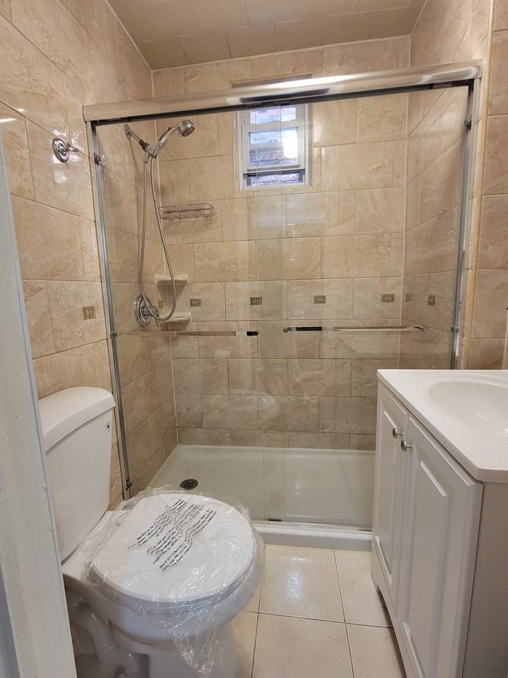 214 Moffat St #2 - Photo 6 of 11