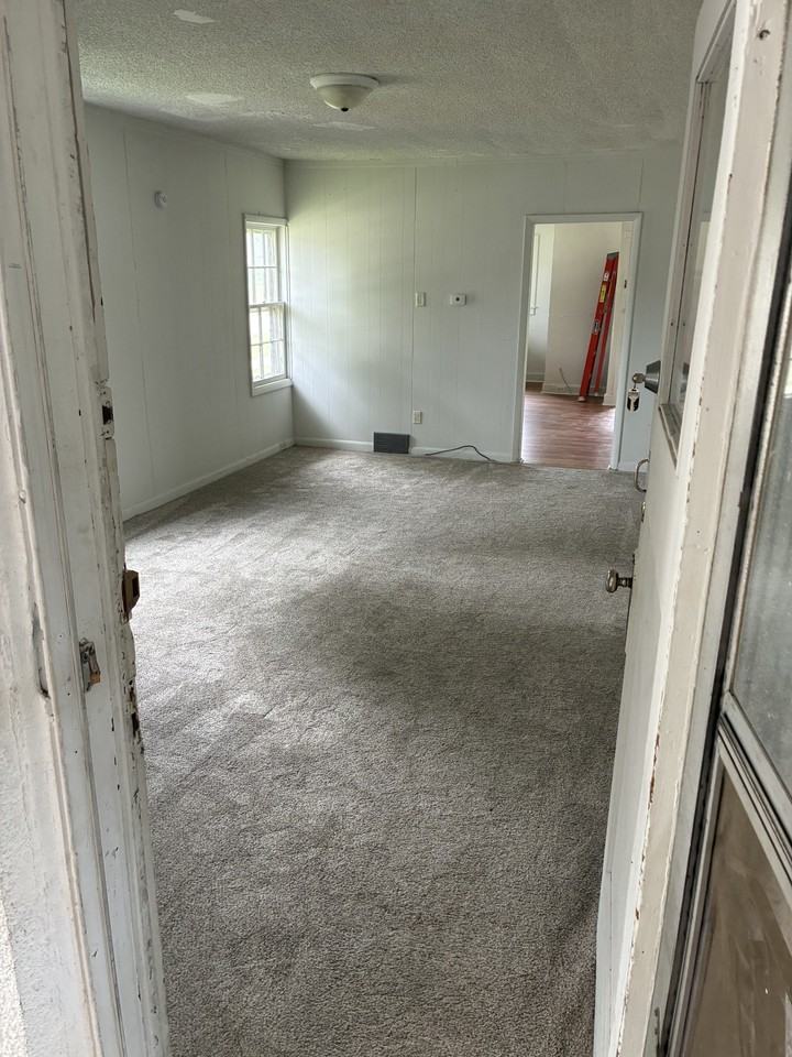 1001 W 6th St #NA - Photo 2 of 5