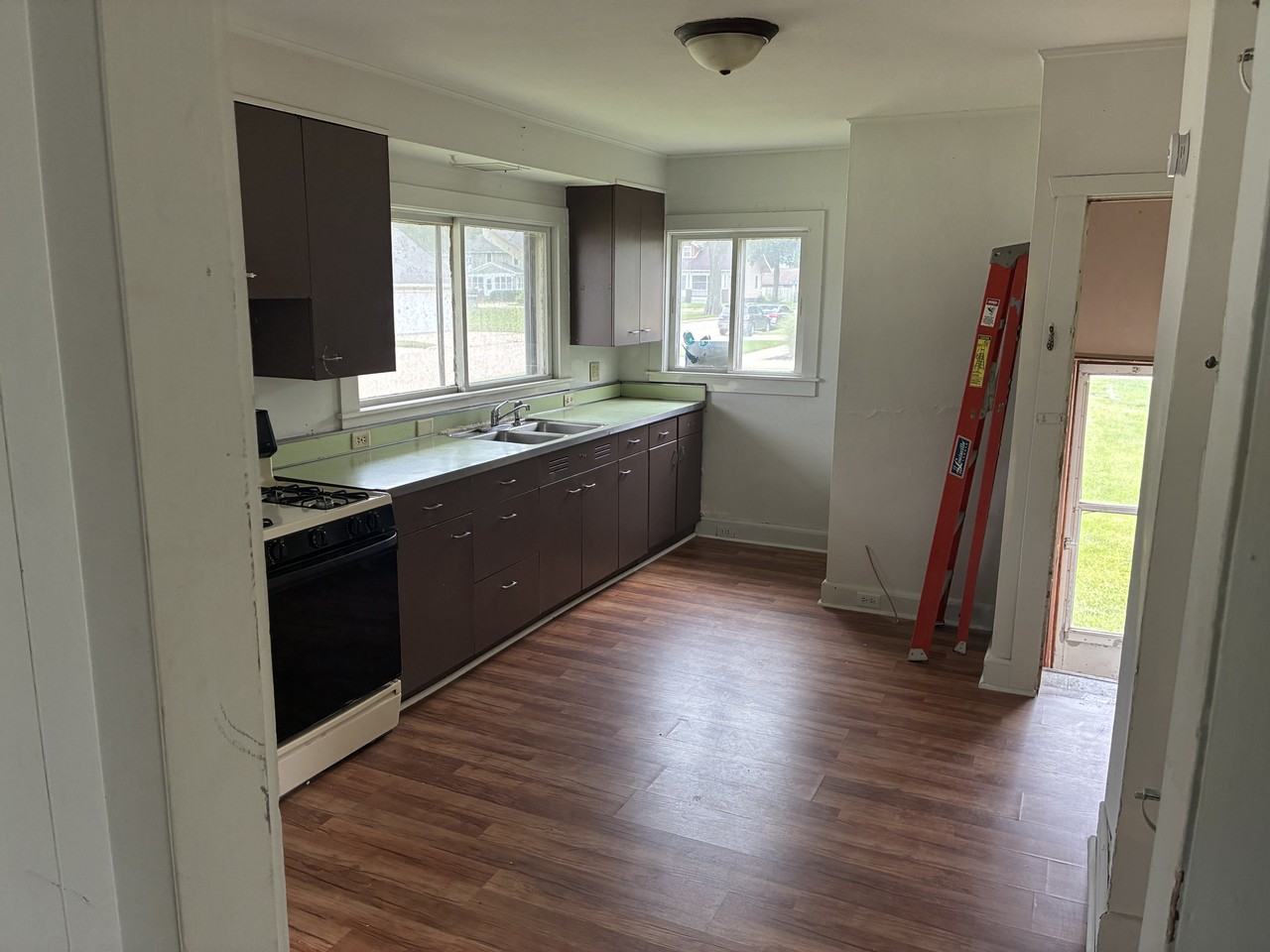 1001 W 6th St #NA - Photo 3 of 5