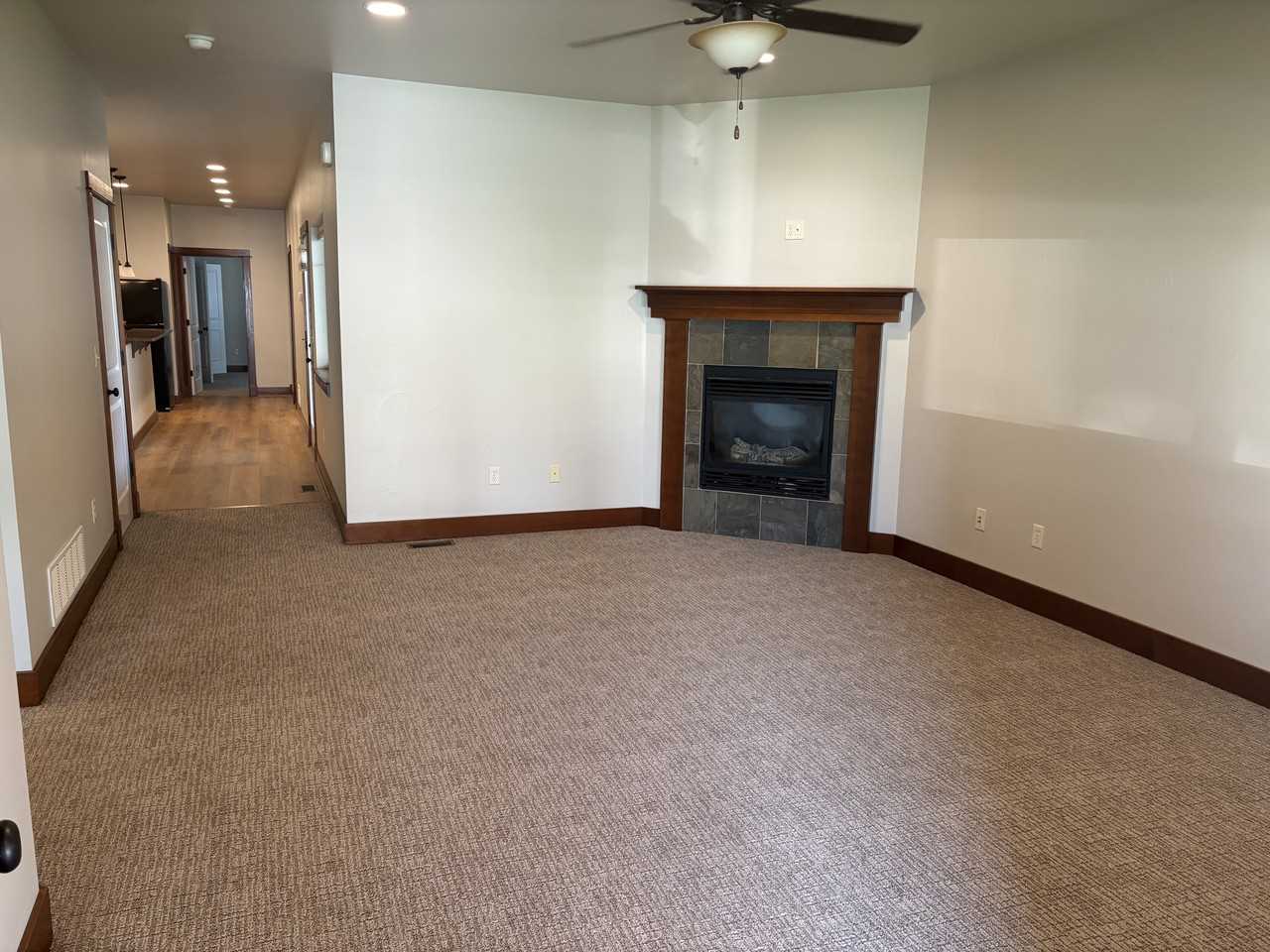1123 Forestglen Dr #B - Photo 5 of 20