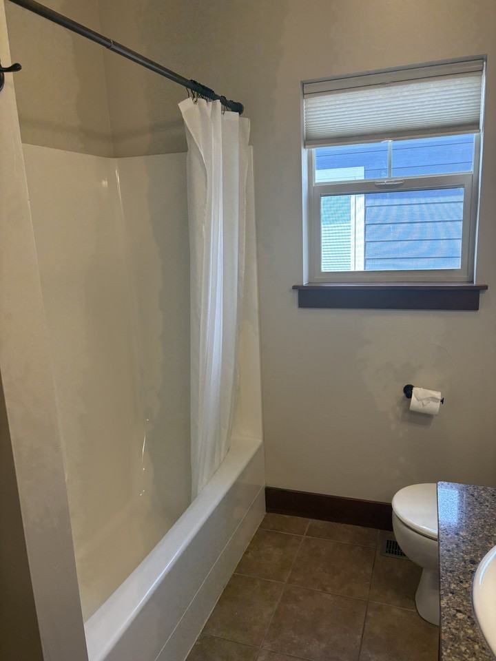 1123 Forestglen Dr #B - Photo 6 of 20