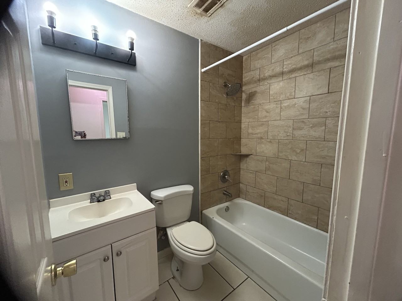 1010 Shirley Dr #NA - Photo 4 of 8