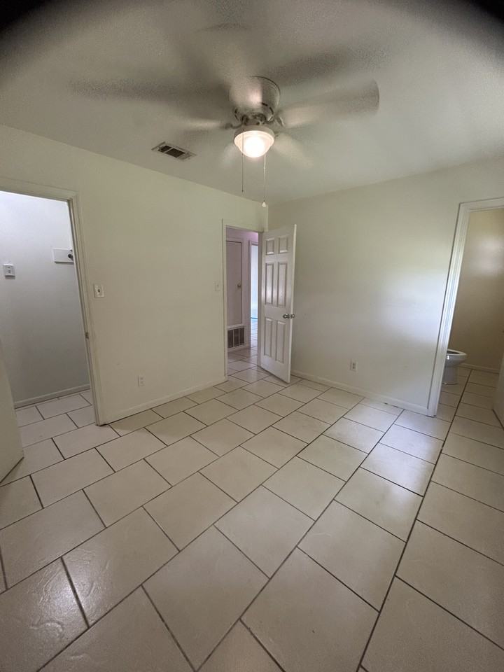 1010 Shirley Dr #NA - Photo 6 of 8