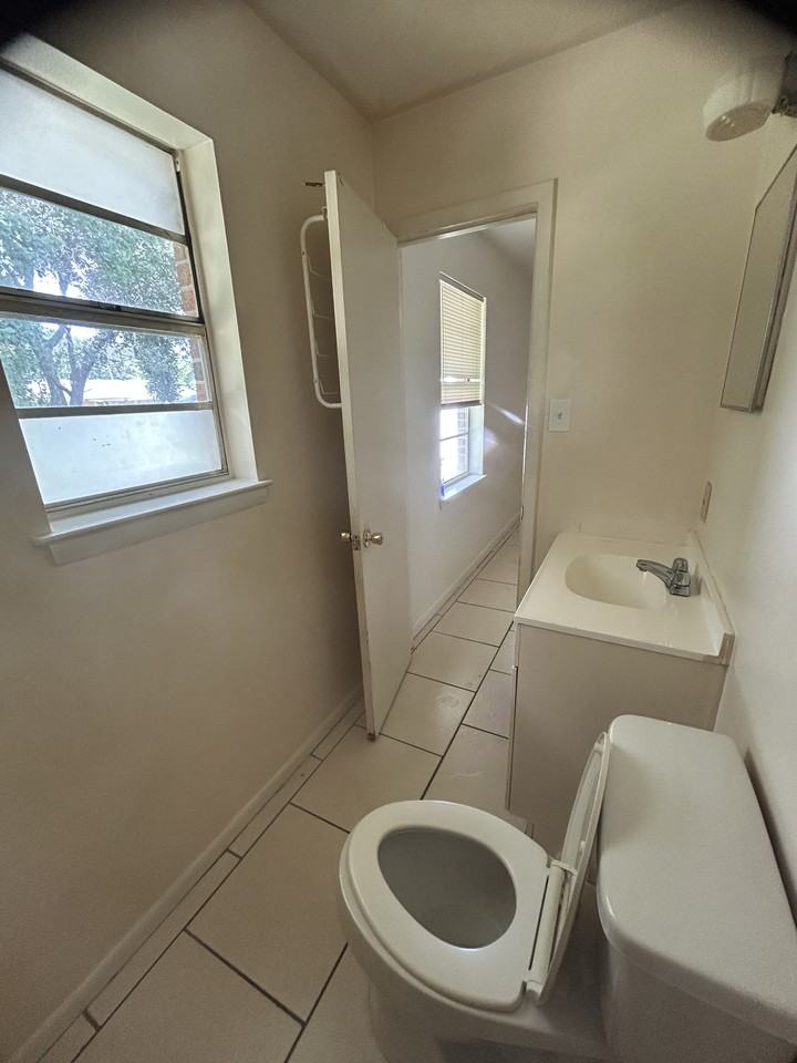 1010 Shirley Dr #NA - Photo 7 of 8