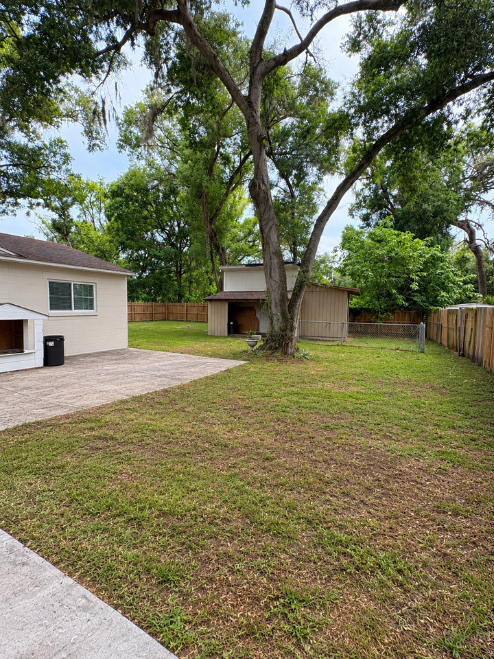 2308 E Minnehaha St #NA - Photo 3 of 34