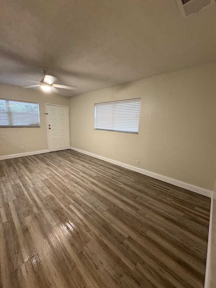 2308 E Minnehaha St #NA - Photo 5 of 34