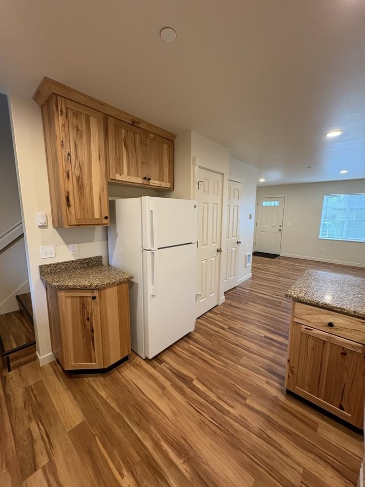 1842 City View St #TH - Photo 2 of 12