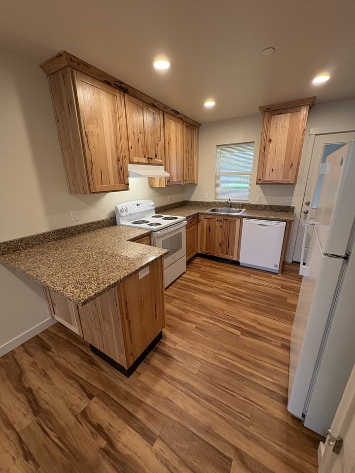 1842 City View St #TH - Photo 5 of 12