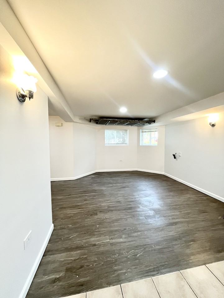 5311 W Newport Ave #1 - Photo 4 of 17