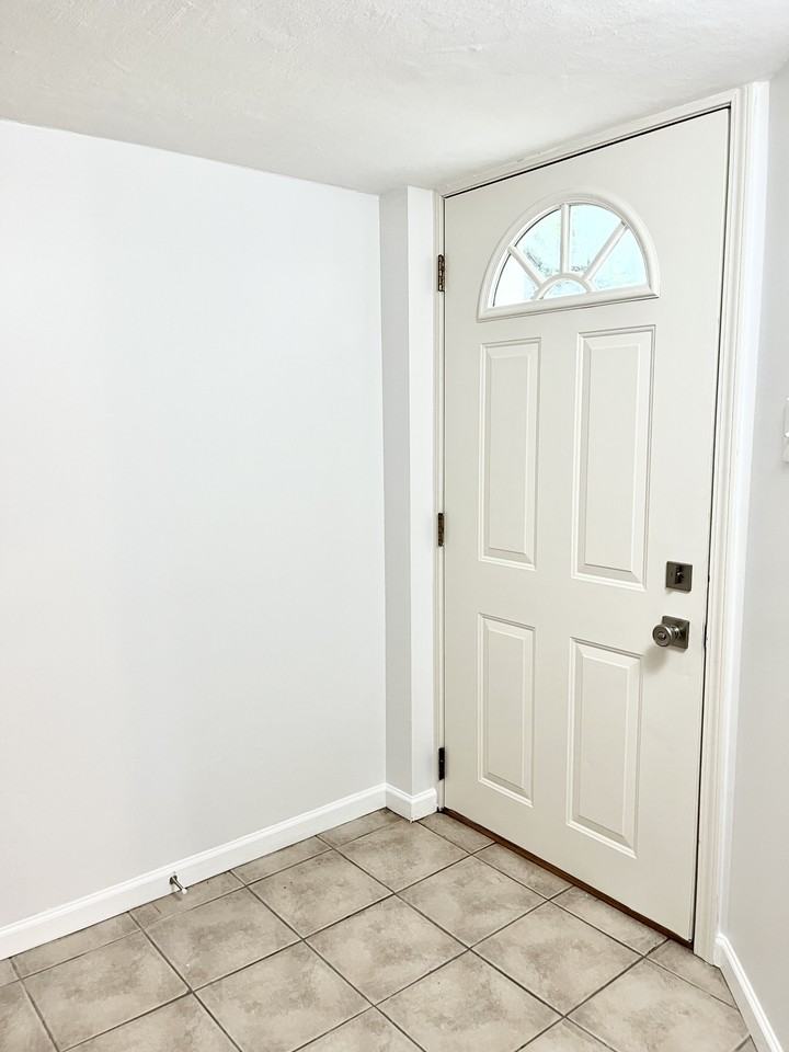 5311 W Newport Ave #1 - Photo 7 of 17