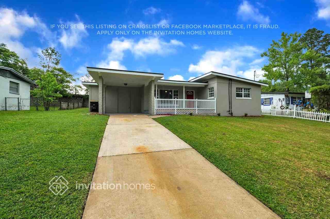 8061 Delaroche Dr - Photo 3 of 26