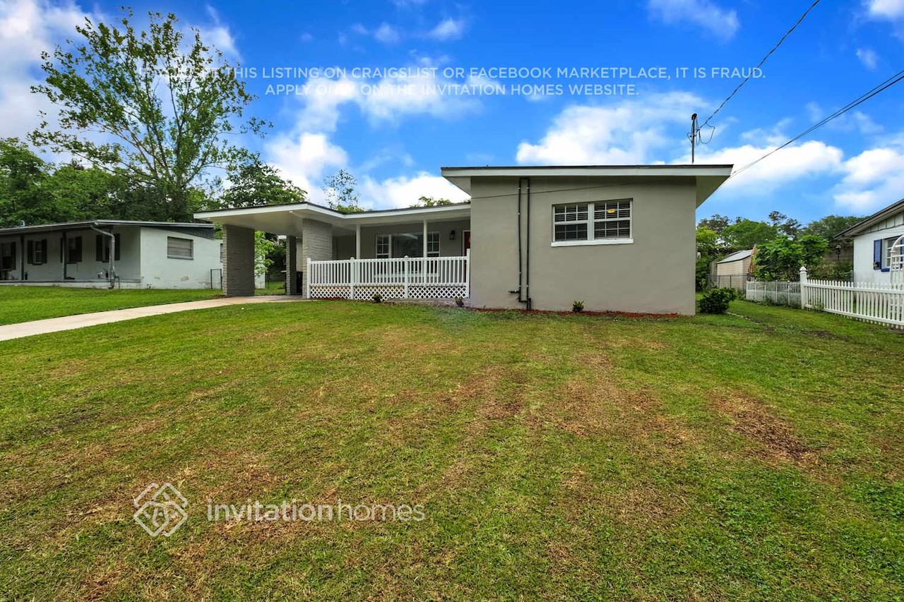 8061 Delaroche Dr - Photo 4 of 26