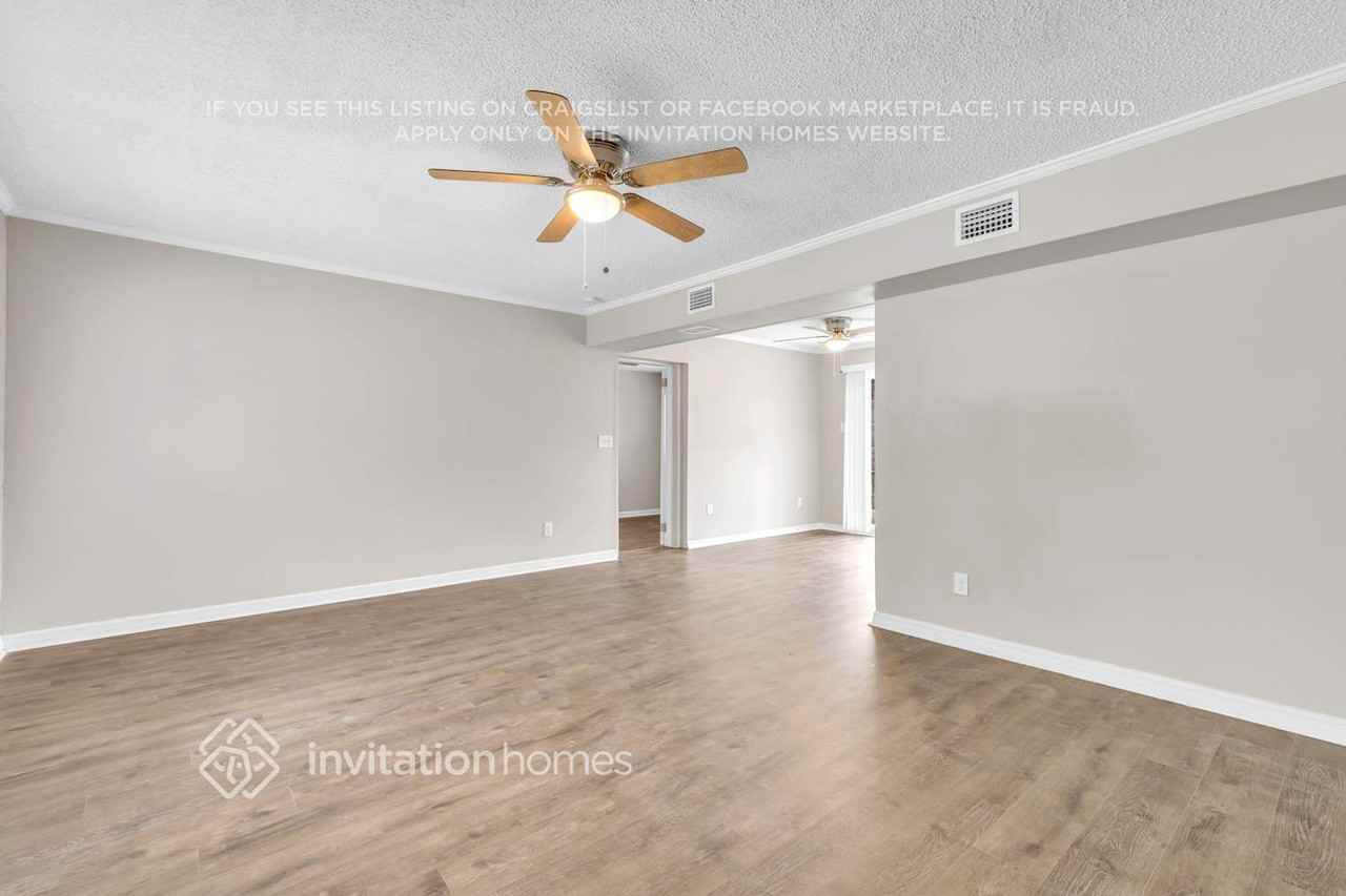 8061 Delaroche Dr - Photo 5 of 26