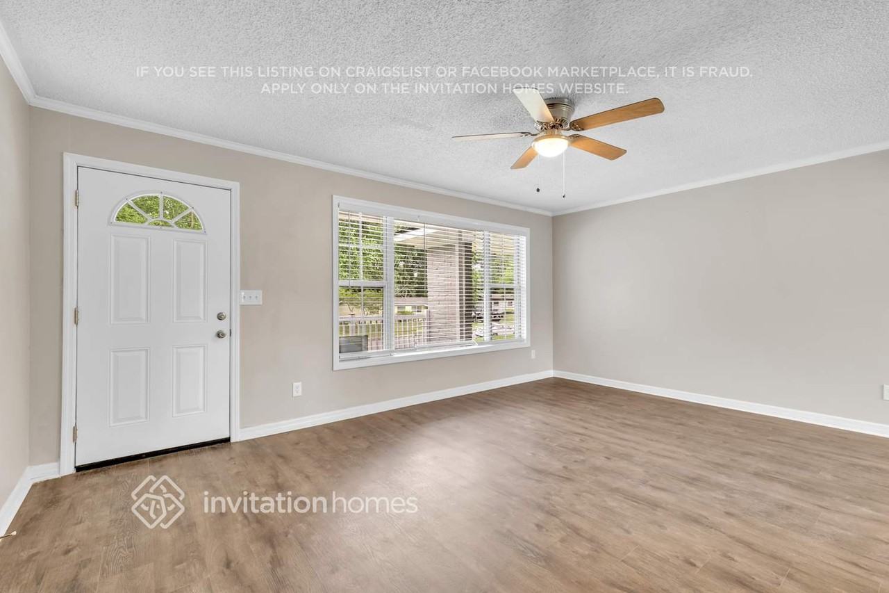 8061 Delaroche Dr - Photo 6 of 26