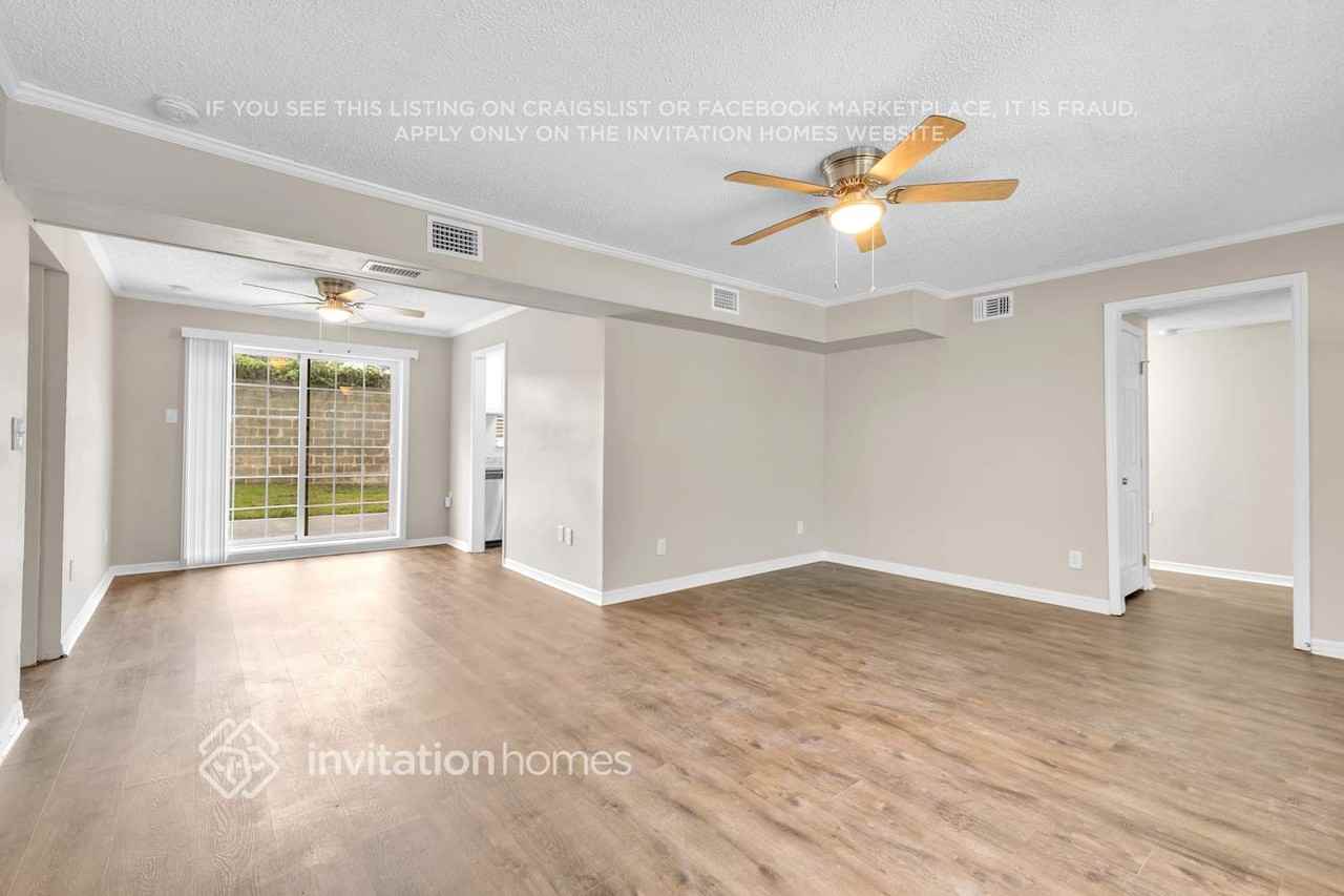 8061 Delaroche Dr - Photo 7 of 26