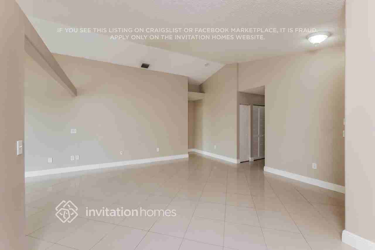 1544 Nw 158th Ave - Photo 5 of 17