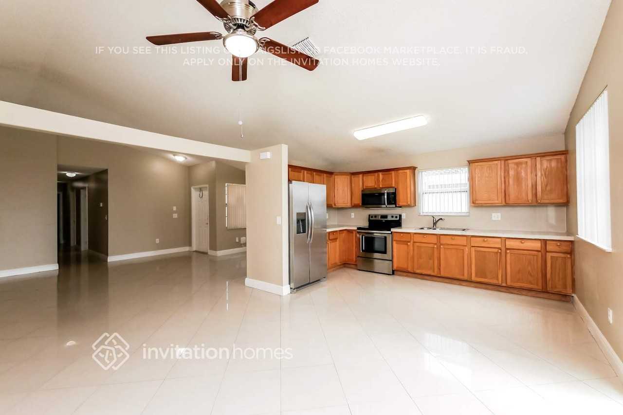 1544 Nw 158th Ave - Photo 6 of 17