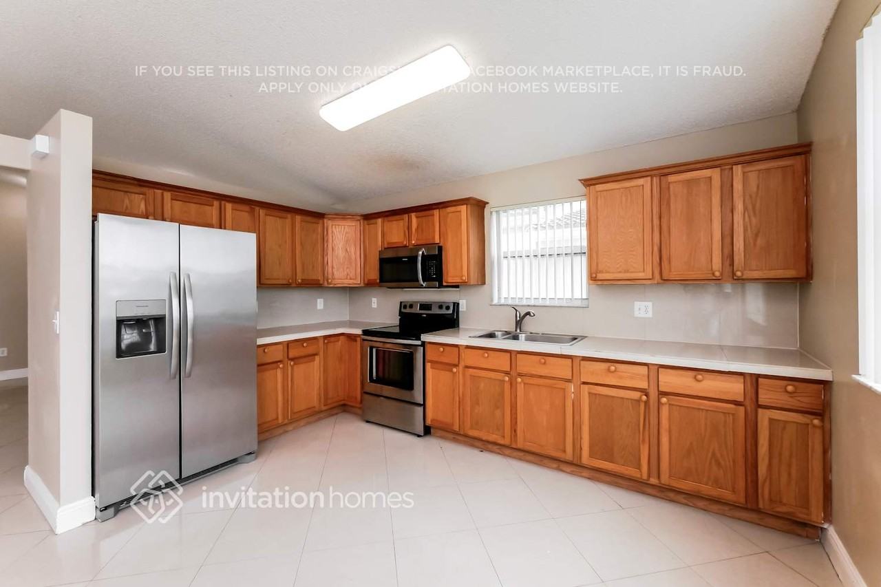 1544 Nw 158th Ave - Photo 7 of 17