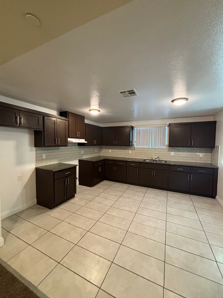 428 West 75th Street - Photo 5 of 17