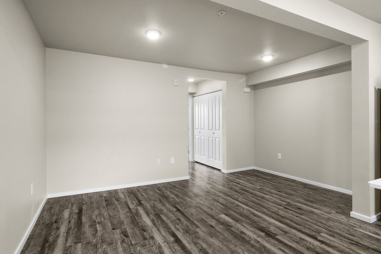 2345 Allenmore Brownstones 2345 State Street  - 105 - Photo 5 of 32