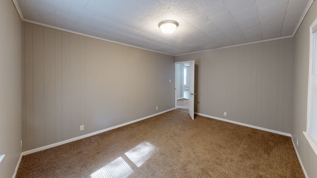 1303 Hemlock Ave #1 - Photo 3 of 9