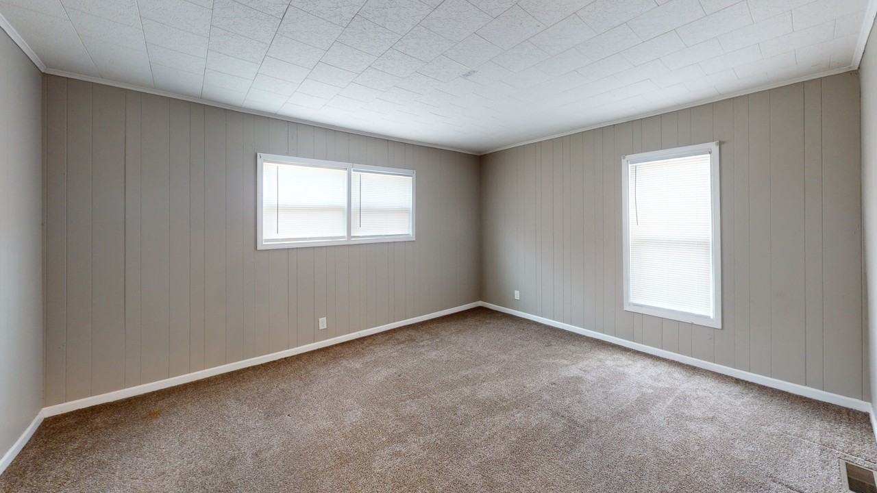 1303 Hemlock Ave #1 - Photo 4 of 9