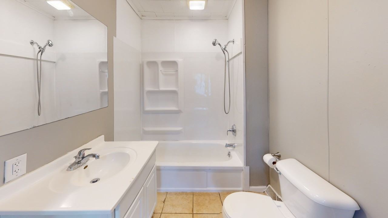1303 Hemlock Ave #1 - Photo 5 of 9