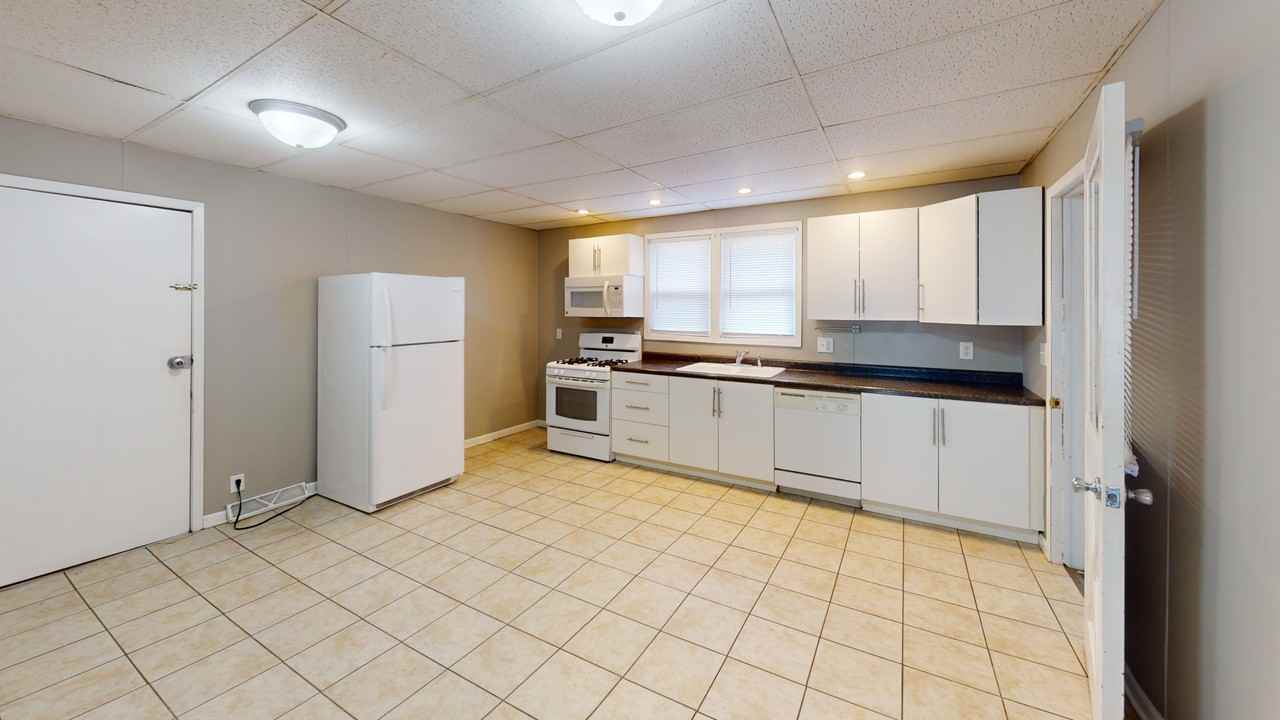 1303 Hemlock Ave #1 - Photo 7 of 9