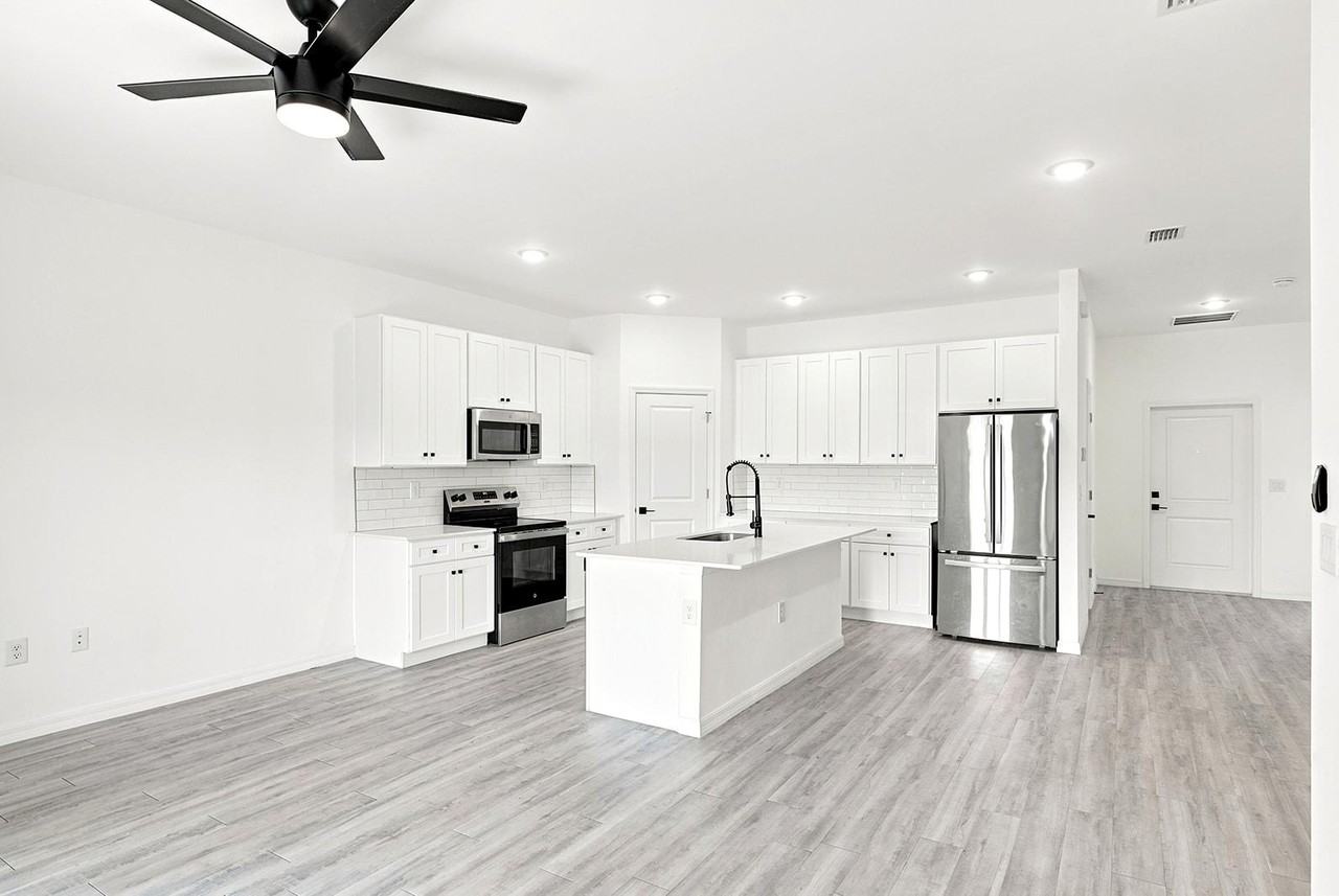 619 Cultural Park Blvd S - Photo 4 of 10