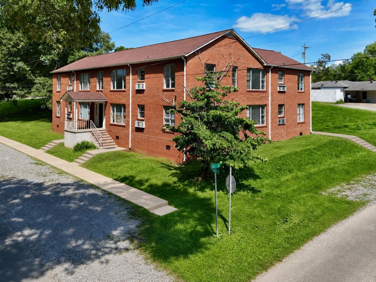 124 Olcott Ave - Photo 3 of 17