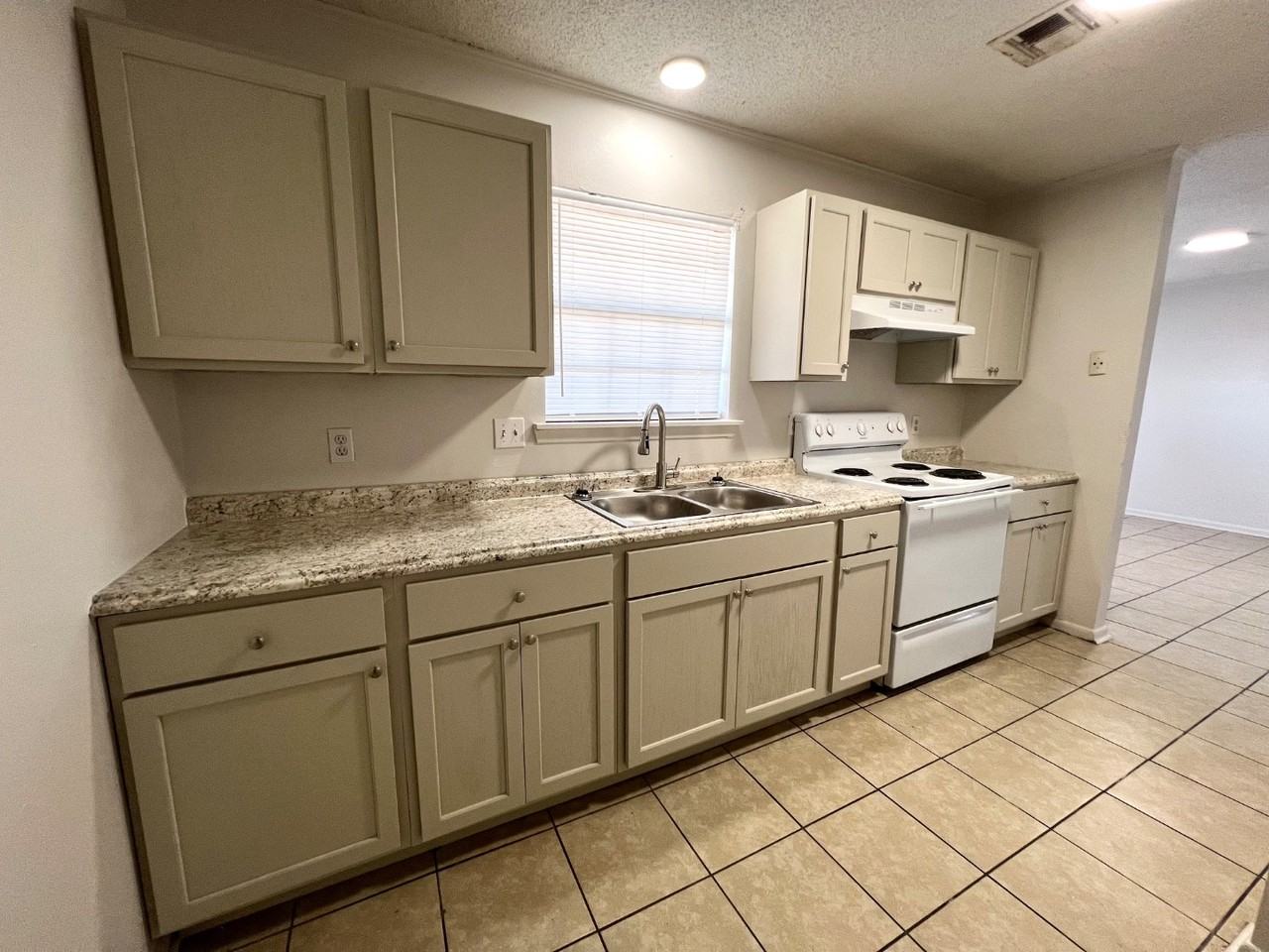 103 Sweetbriar St - Photo 4 of 10