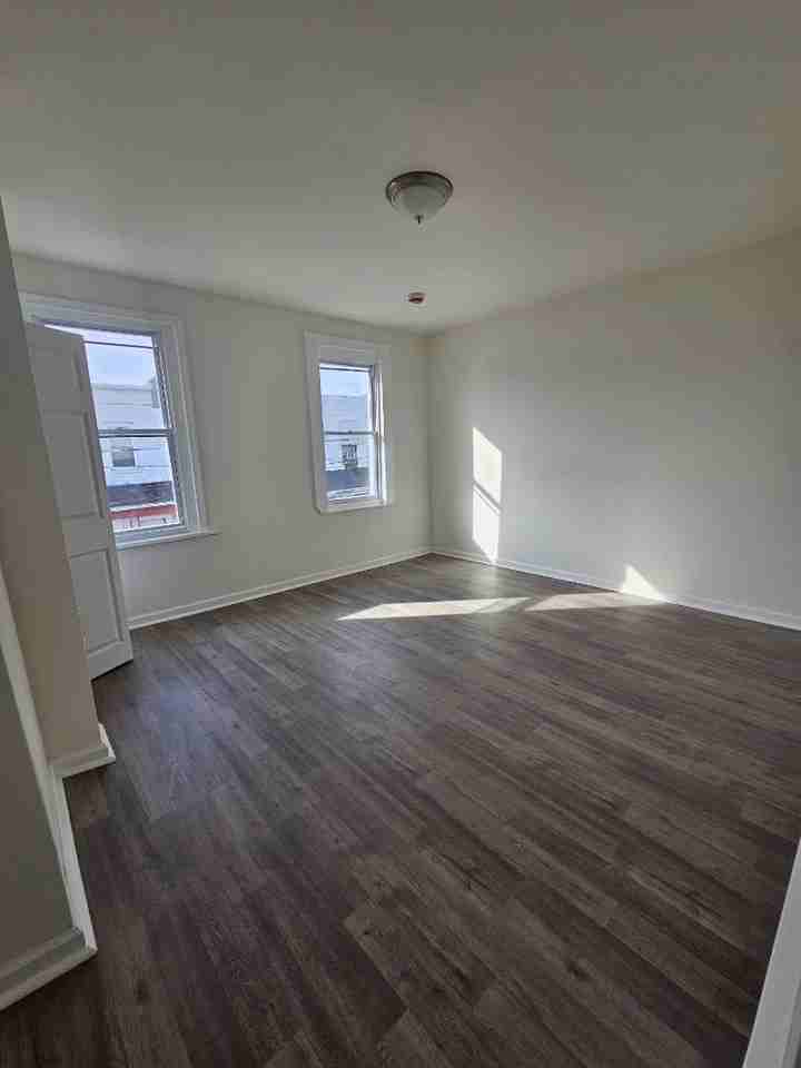 6125 Glenmore Ave - Photo 3 of 12