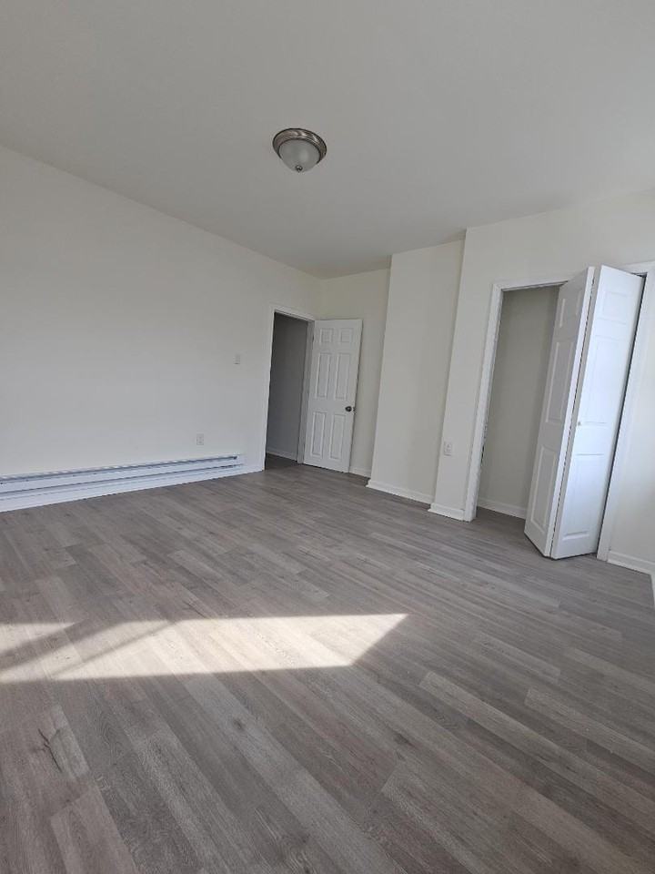 6125 Glenmore Ave - Photo 5 of 12